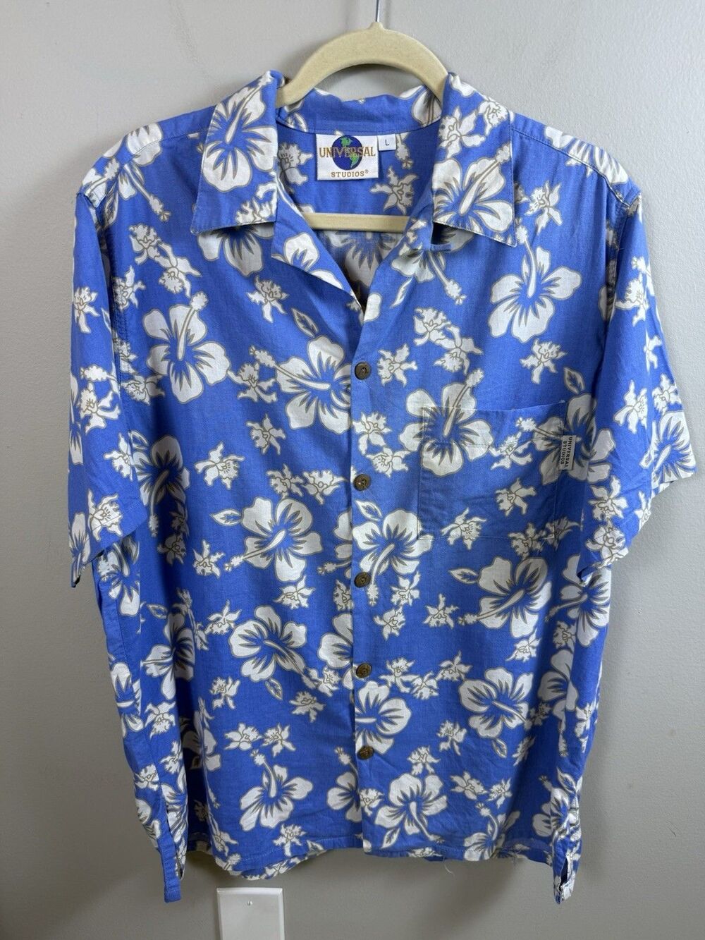 VINTAGE Universal Studios Shirt Adult XL Blue White Floral Hawaiian Button USA